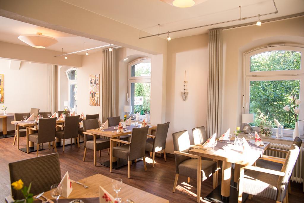 Hotel Zur-Borke Neuenrade エクステリア 写真